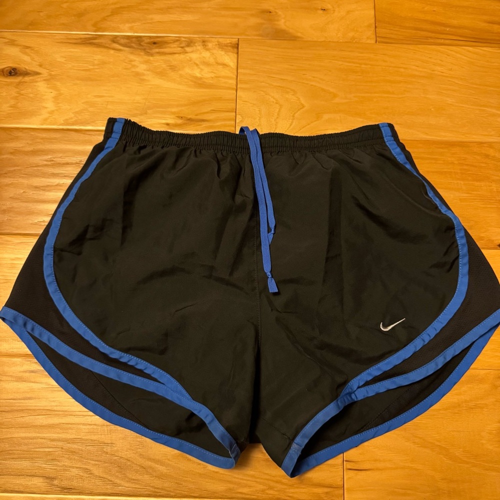 Nike TEMPO: Women's Dri-FIT Mid-Rise Brief-Lined Running Shorts